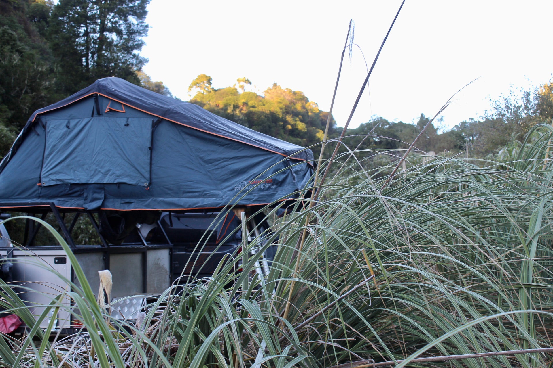 Load video: Tuatara Soft Shell Extended Rooftop Tent Features